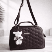 Elegant Quilted Brown Shoulder Handbag with Cute Teddy Charm – Stylish Women’s Crossbody Purse